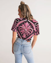 Load image into Gallery viewer, Rosa Y Negro 3D 2 Women&#39;s All-Over Print Twist-Front Cropped Tee