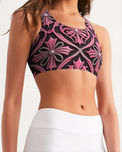 Load image into Gallery viewer, Rosa Y Negro 3D 2 Women&#39;s All-Over Print Seamless Sports Bra