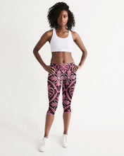 Load image into Gallery viewer, Rosa Y Negro 3D 2 Women&#39;s All-Over Print Mid-Rise Capri