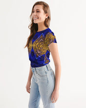 Afbeelding in Gallery-weergave laden, Lapiz Gold 1 Women&#39;s Tee