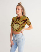 Afbeelding in Gallery-weergave laden, Wood Gold 1 Women&#39;s Twist-Front Cropped Tee