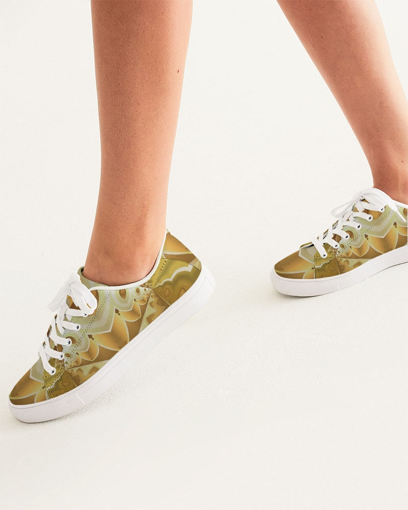 fall2020_11 Women's Faux-Leather Sneaker