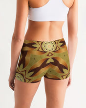 Afbeelding in Gallery-weergave laden, Wood Gold 1 Women&#39;s Mid-Rise Yoga Shorts