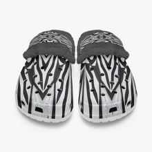 Indlæs billede til gallerivisning 475. Lined All Over Printed Clogs