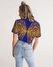 Afbeelding in Gallery-weergave laden, Lapiz Gold 1 Women&#39;s Twist-Front Cropped Tee