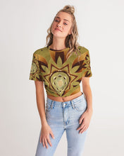 Afbeelding in Gallery-weergave laden, Wood Gold 1 Women&#39;s Twist-Front Cropped Tee