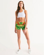Afbeelding in Gallery-weergave laden, Jungle 2 Women&#39;s Mid-Rise Yoga Shorts