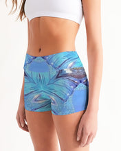 Afbeelding in Gallery-weergave laden, Urania Blue 1 Women&#39;s Mid-Rise Yoga Shorts