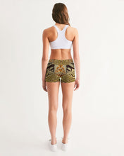 Afbeelding in Gallery-weergave laden, Wood Gold 2 Women&#39;s Mid-Rise Yoga Shorts