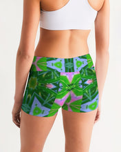 Afbeelding in Gallery-weergave laden, Green Batik 1 Women&#39;s Mid-Rise Yoga Shorts