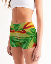 Afbeelding in Gallery-weergave laden, Jungle 2 Women&#39;s Mid-Rise Yoga Shorts