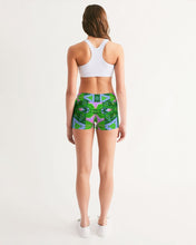 Afbeelding in Gallery-weergave laden, Green Batik 1 Women&#39;s Mid-Rise Yoga Shorts