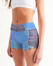 Afbeelding in Gallery-weergave laden, urania skye 18 Women&#39;s Mid-Rise Yoga Shorts