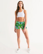 Afbeelding in Gallery-weergave laden, Green Batik 1 Women&#39;s Mid-Rise Yoga Shorts